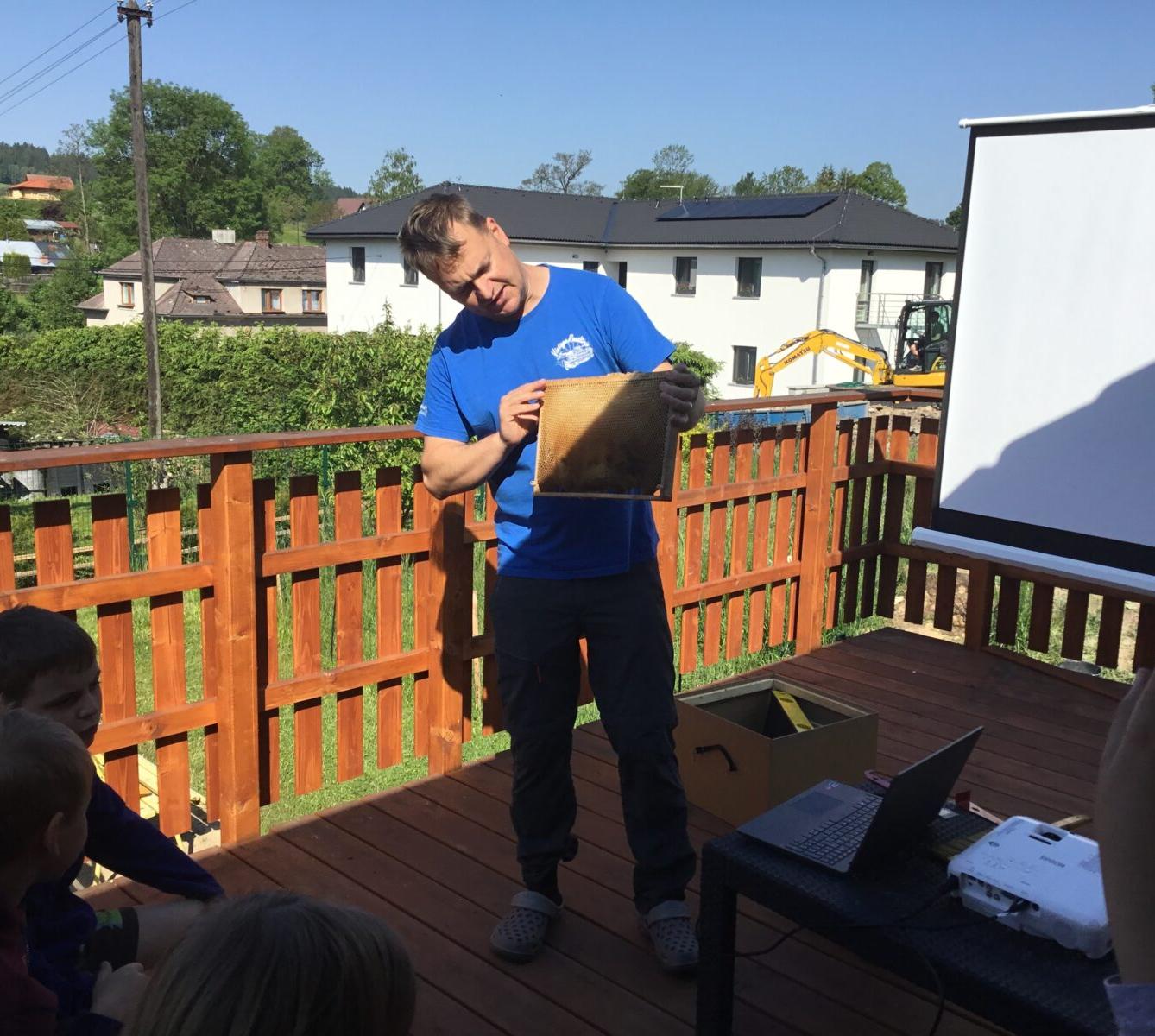 Dětský den a projektový "Den se včelami" ve třetí třídě - 14