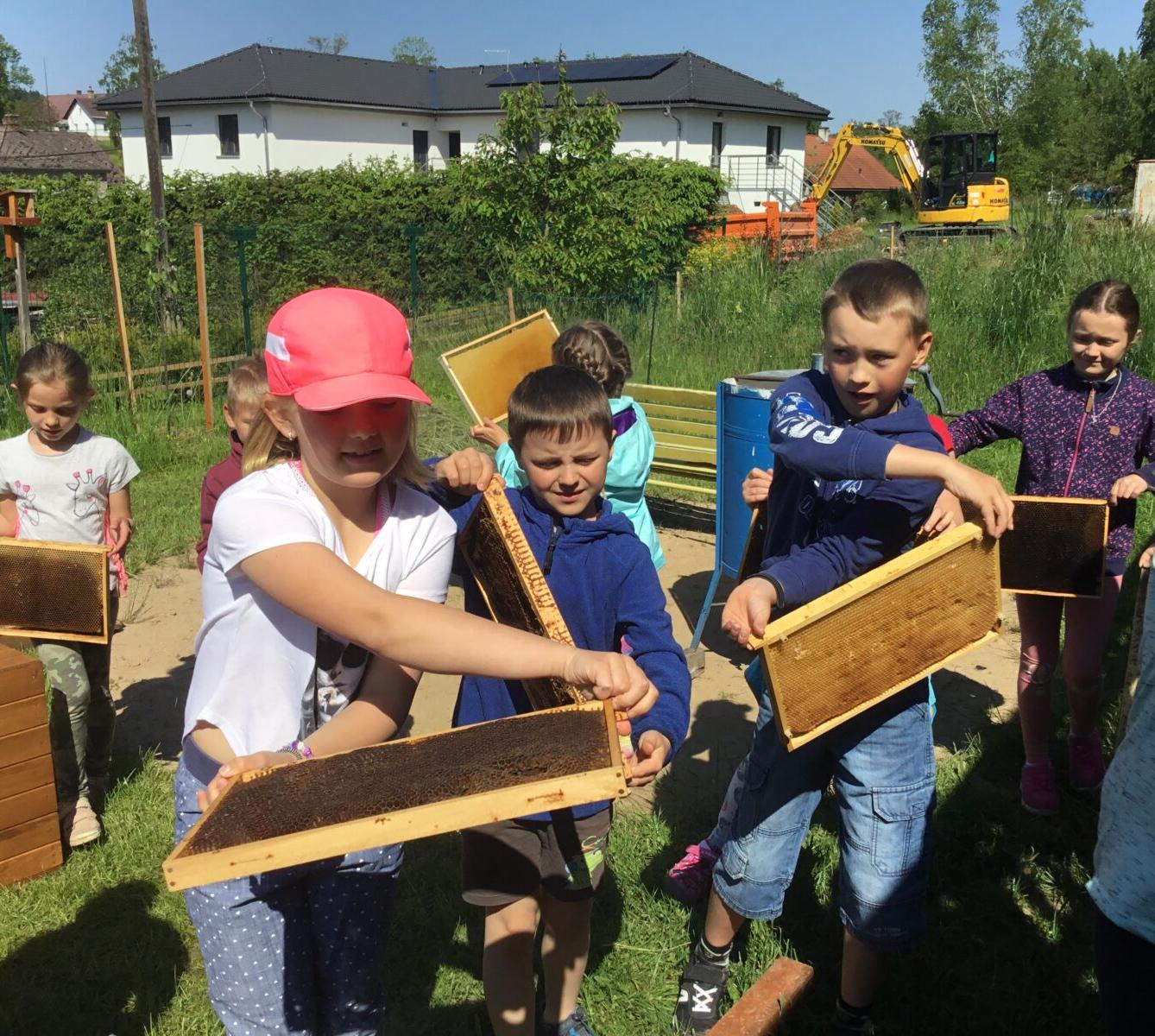 Dětský den a projektový "Den se včelami" ve třetí třídě - 26