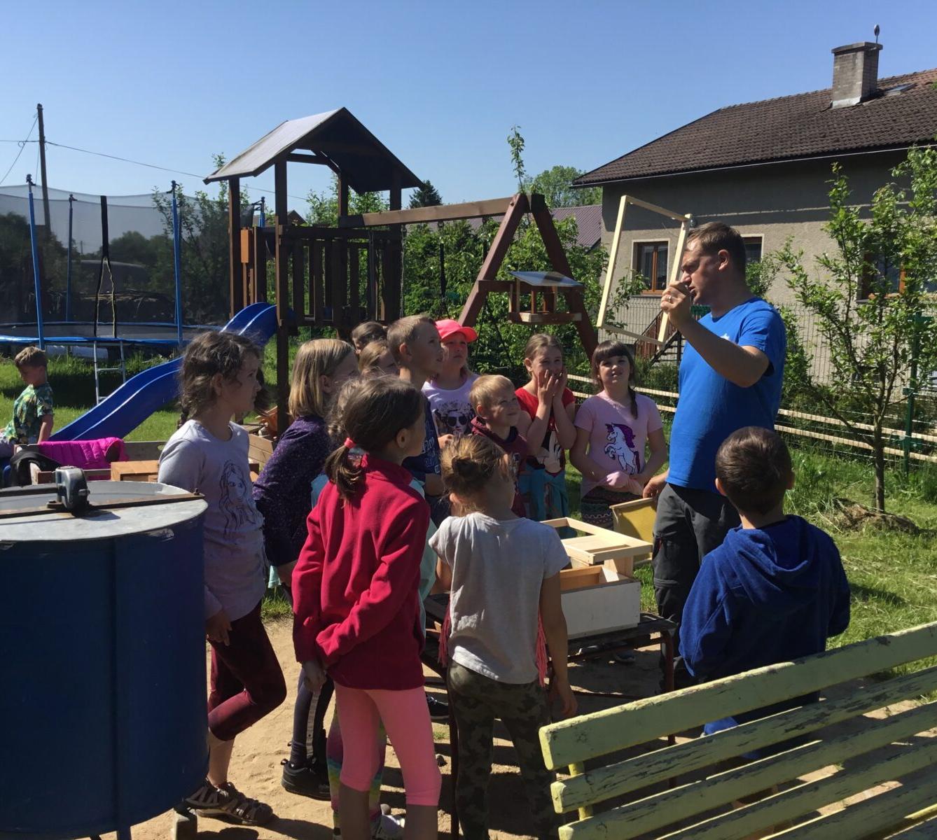 Dětský den a projektový "Den se včelami" ve třetí třídě - 28