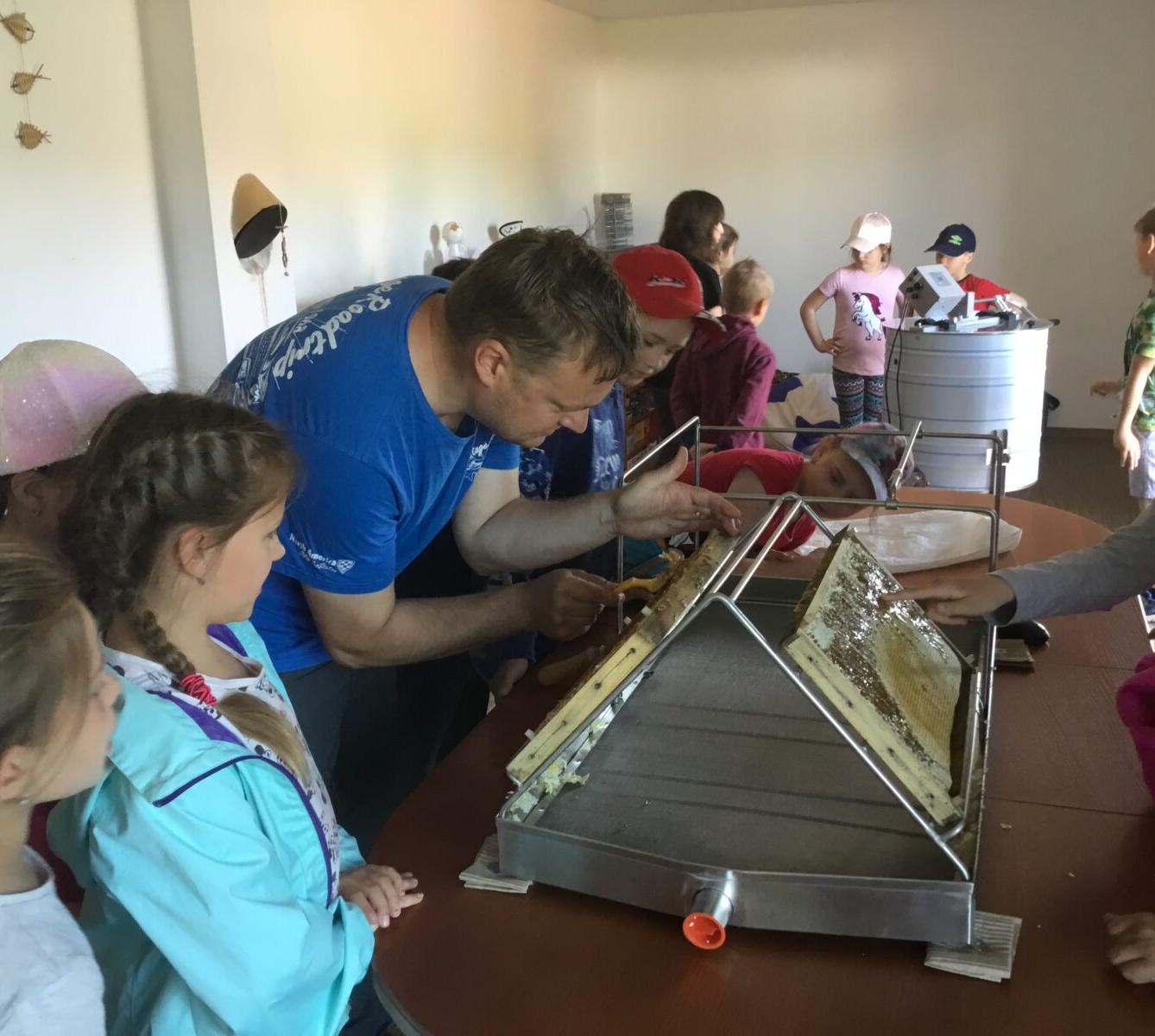 Dětský den a projektový "Den se včelami" ve třetí třídě - 42