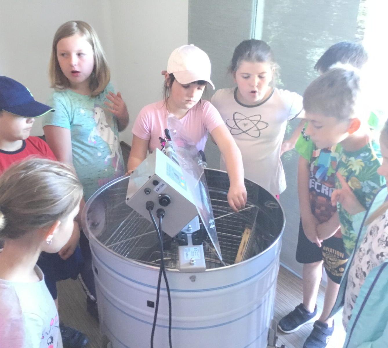 Dětský den a projektový "Den se včelami" ve třetí třídě - 43