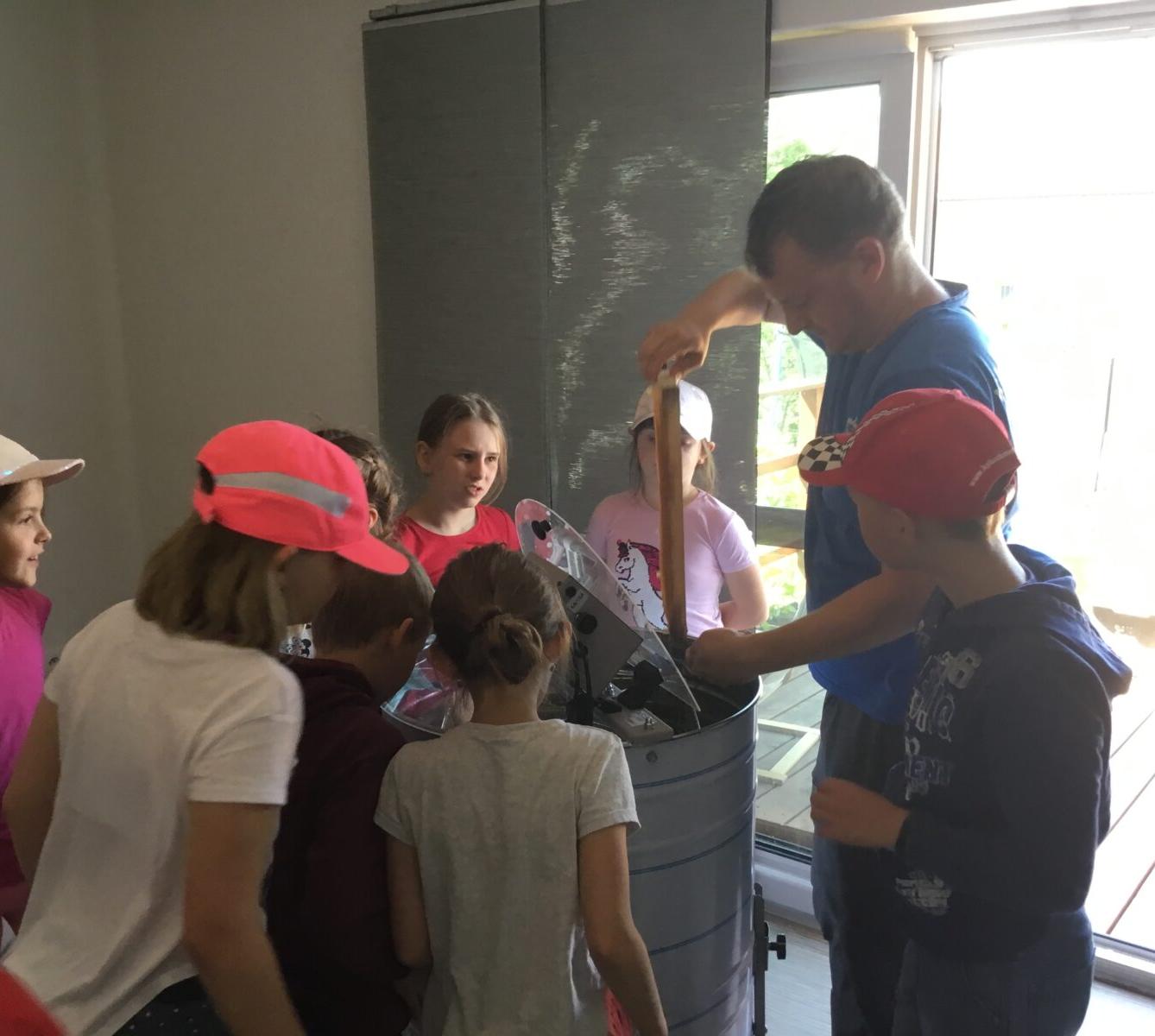 Dětský den a projektový "Den se včelami" ve třetí třídě - 46