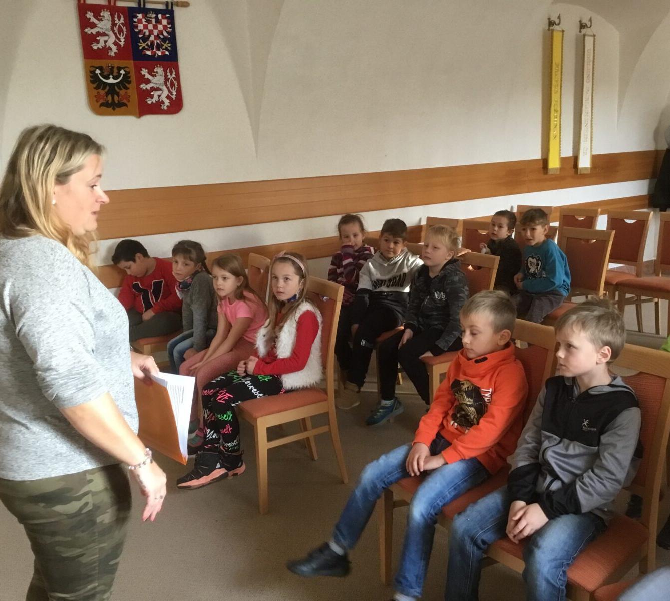 Prvňáčci v obecní knihovně - 2