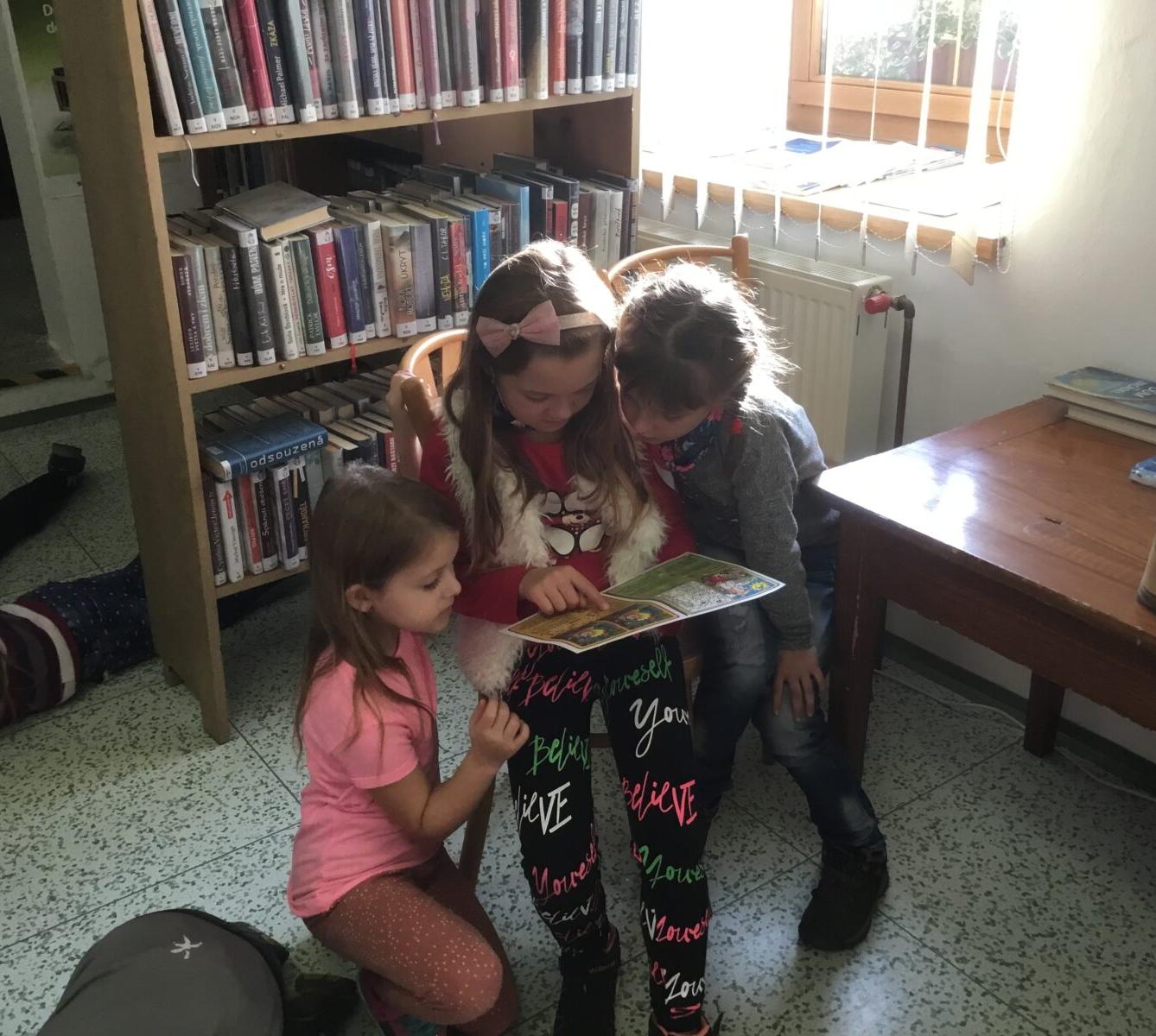 Prvňáčci v obecní knihovně - 7