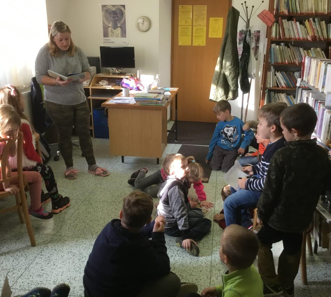 Prvňáčci v obecní knihovně - 10