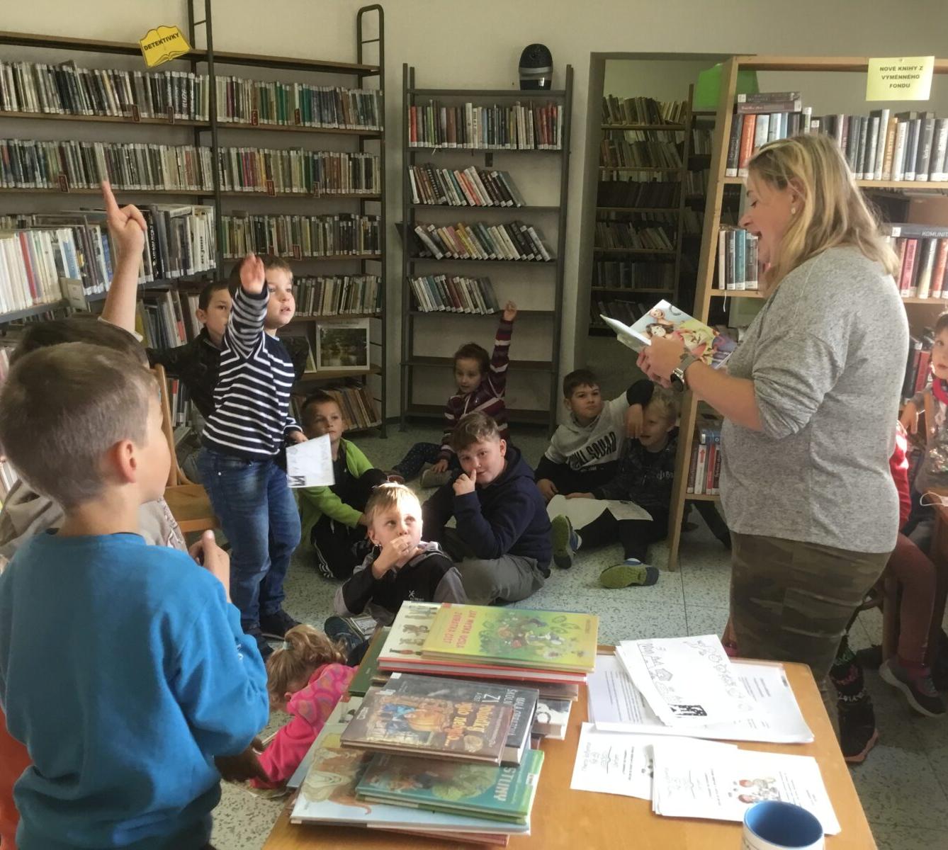 Prvňáčci v obecní knihovně - 11