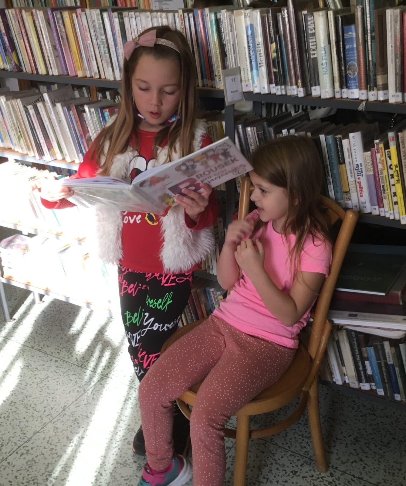 Prvňáčci v obecní knihovně - 13