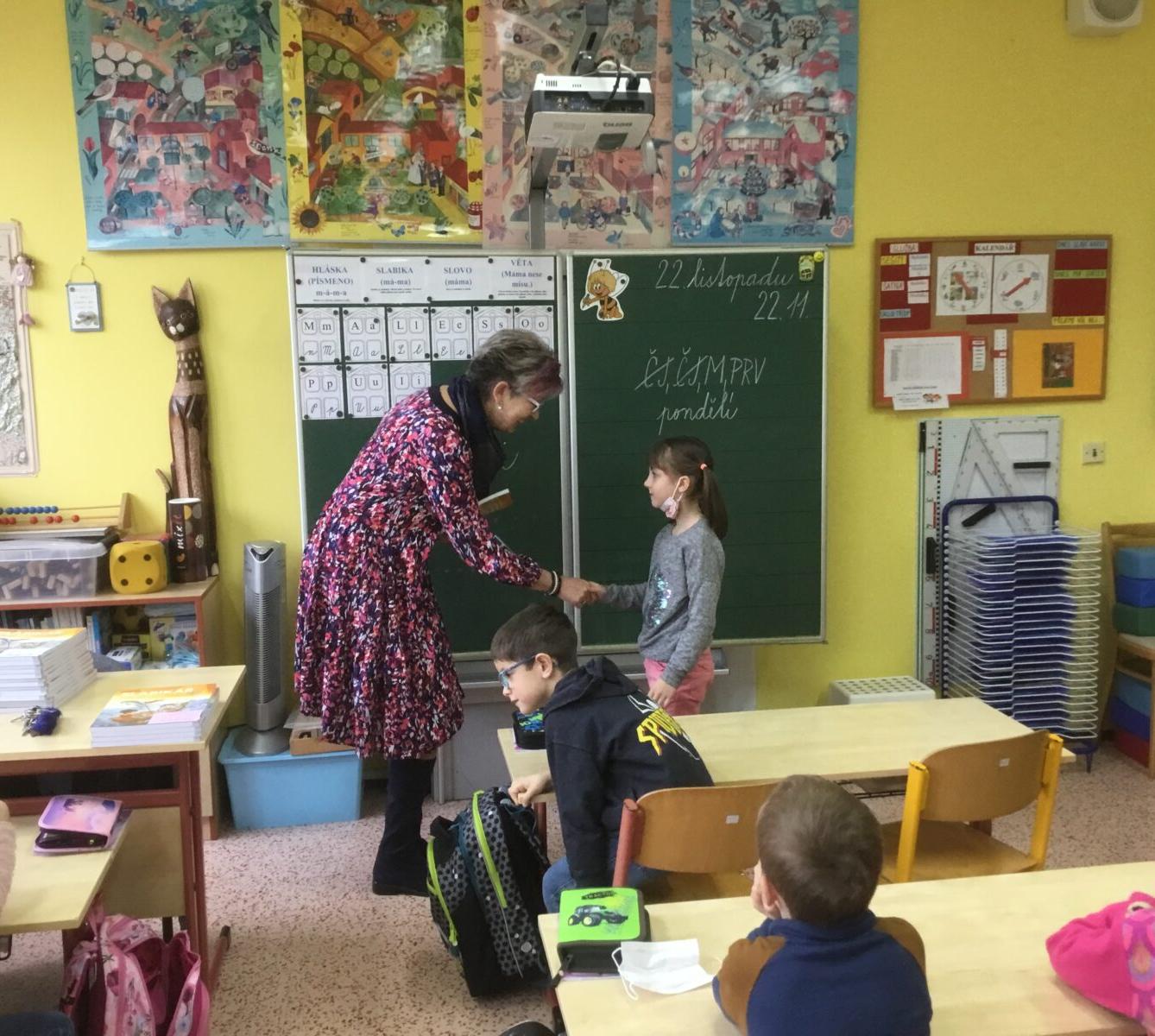 Slavnostní předávání Slabikářů v 1. třídě - 6