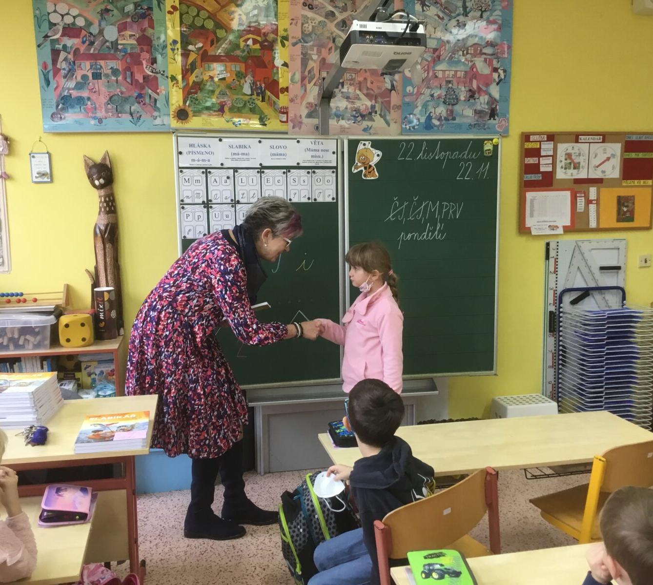 Slavnostní předávání Slabikářů v 1. třídě - 7