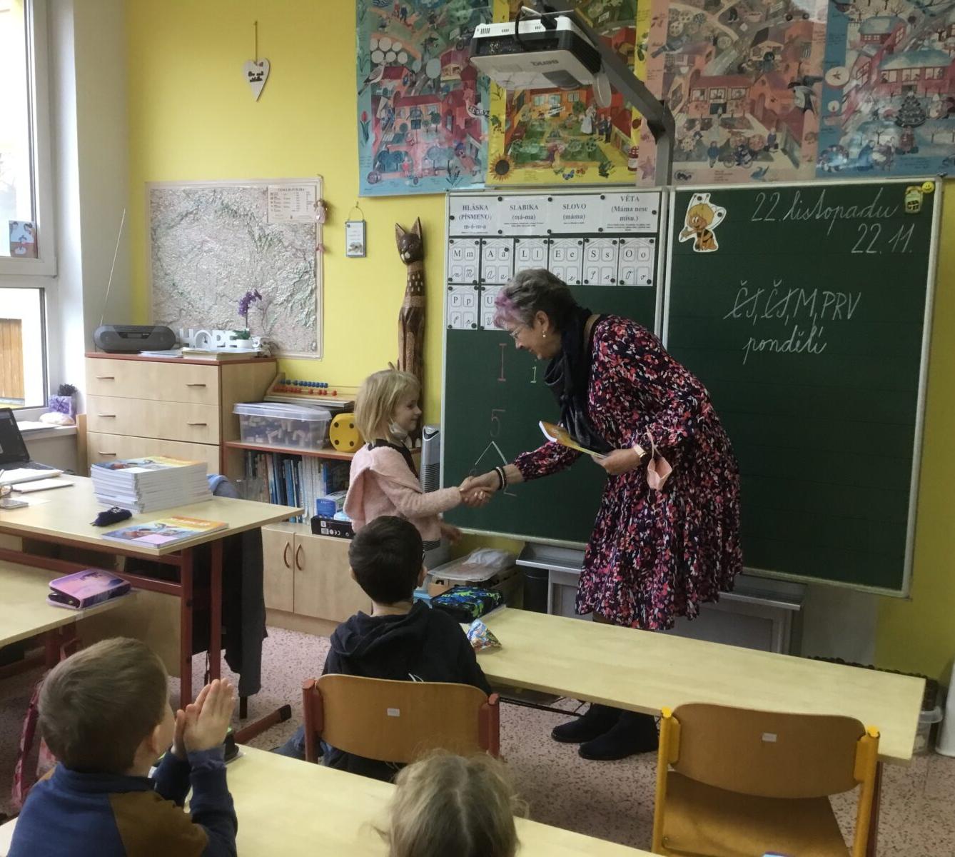 Slavnostní předávání Slabikářů v 1. třídě - 9