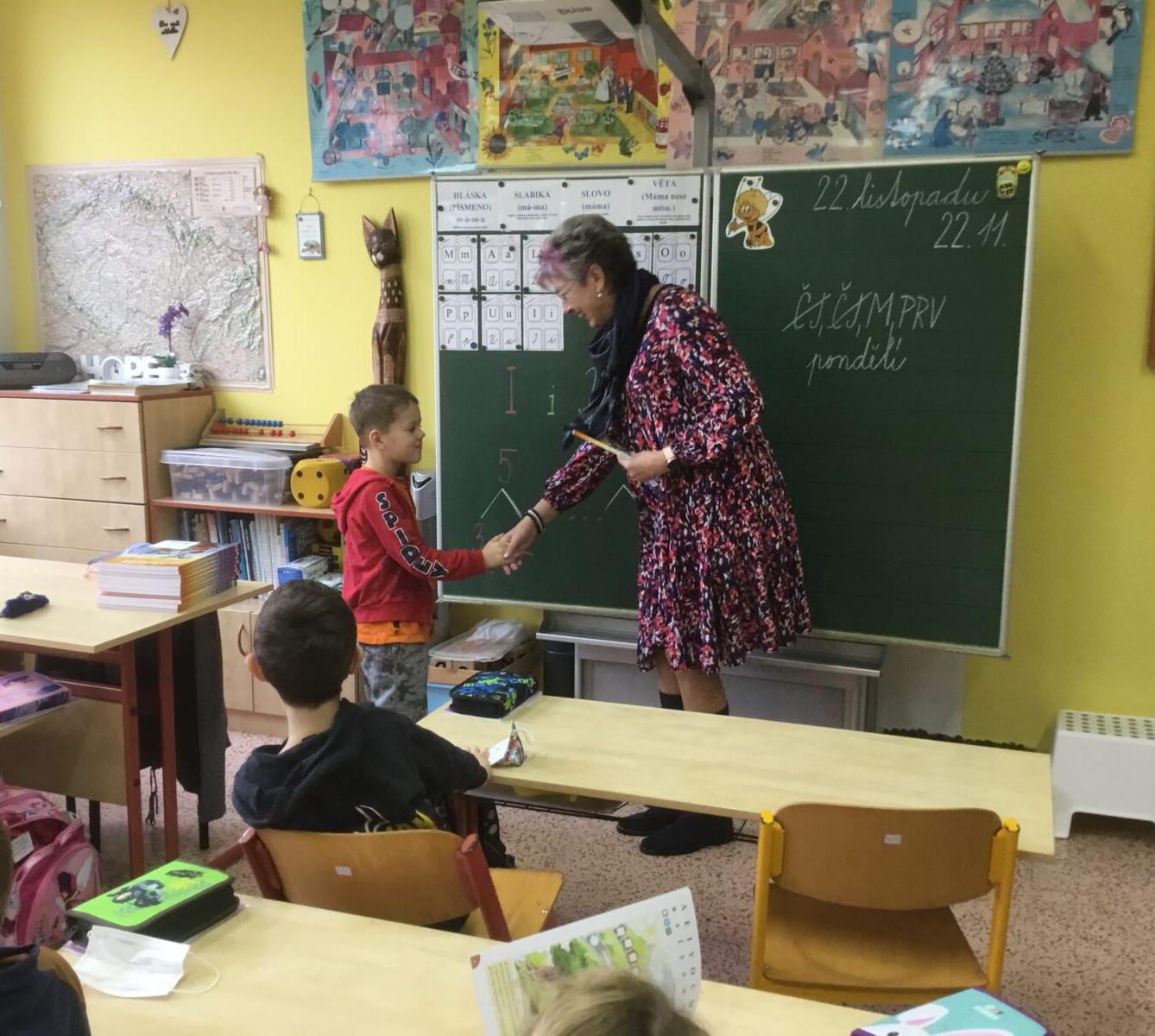 Slavnostní předávání Slabikářů v 1. třídě - 12