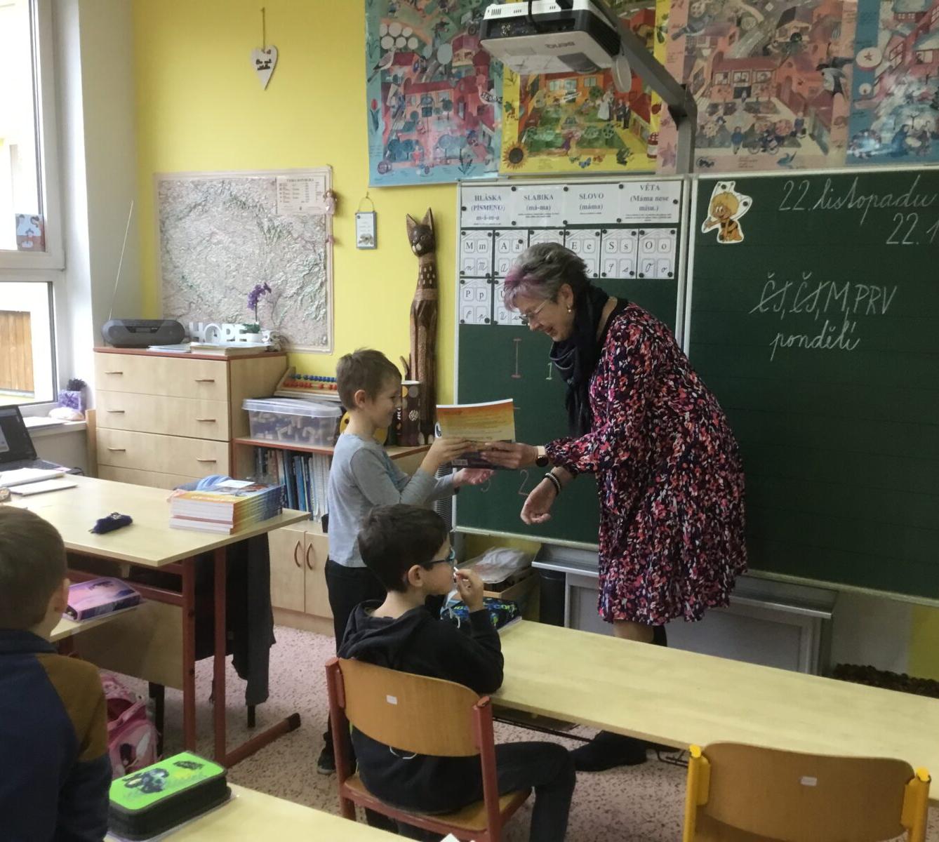 Slavnostní předávání Slabikářů v 1. třídě - 14