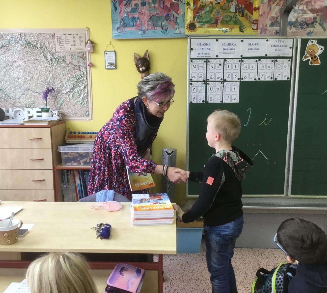 Slavnostní předávání Slabikářů v 1. třídě - 15