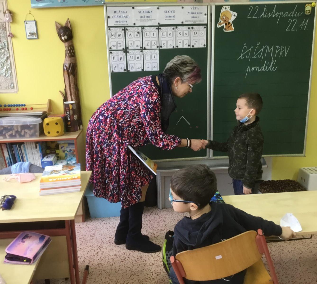 Slavnostní předávání Slabikářů v 1. třídě - 16