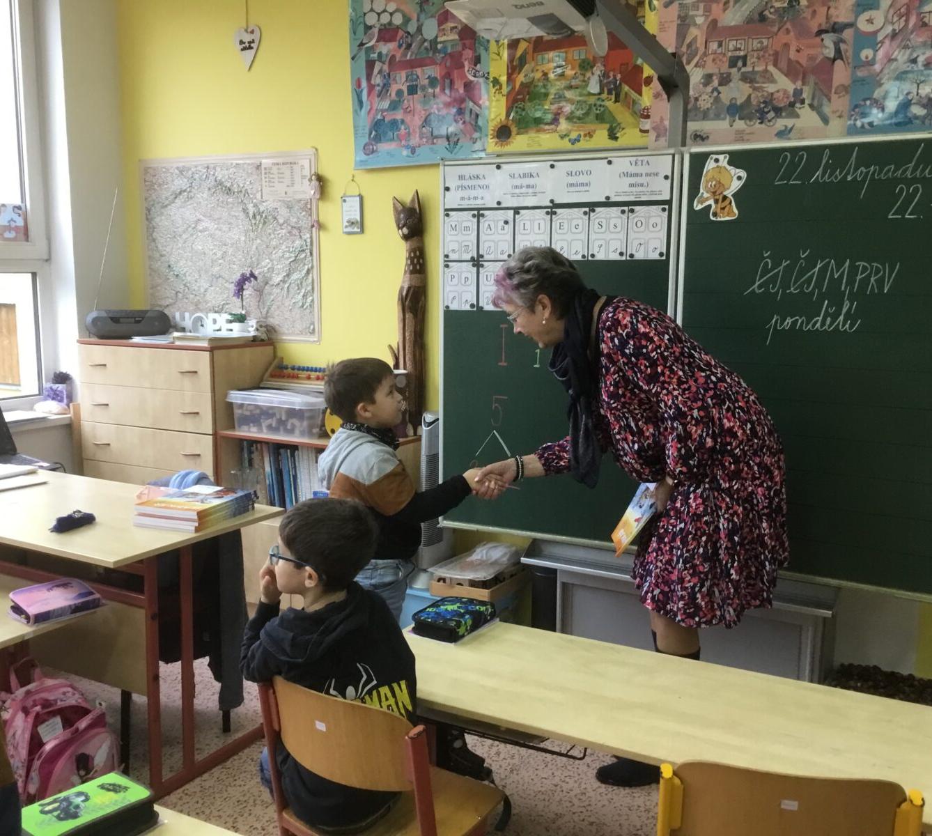 Slavnostní předávání Slabikářů v 1. třídě - 17