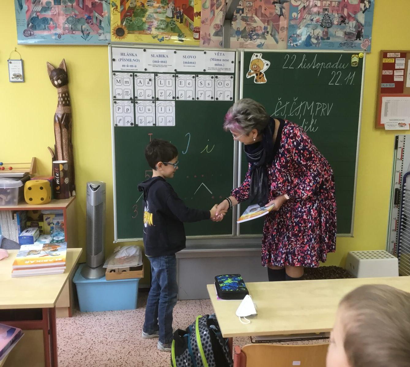 Slavnostní předávání Slabikářů v 1. třídě - 18