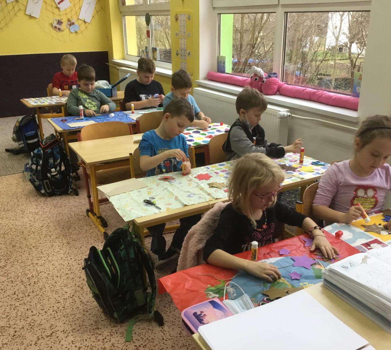 PRVŇÁČCI POKRAČUJÍ VE VÁNOČNÍM A ZIMNÍM TVOŘENÍ - 2