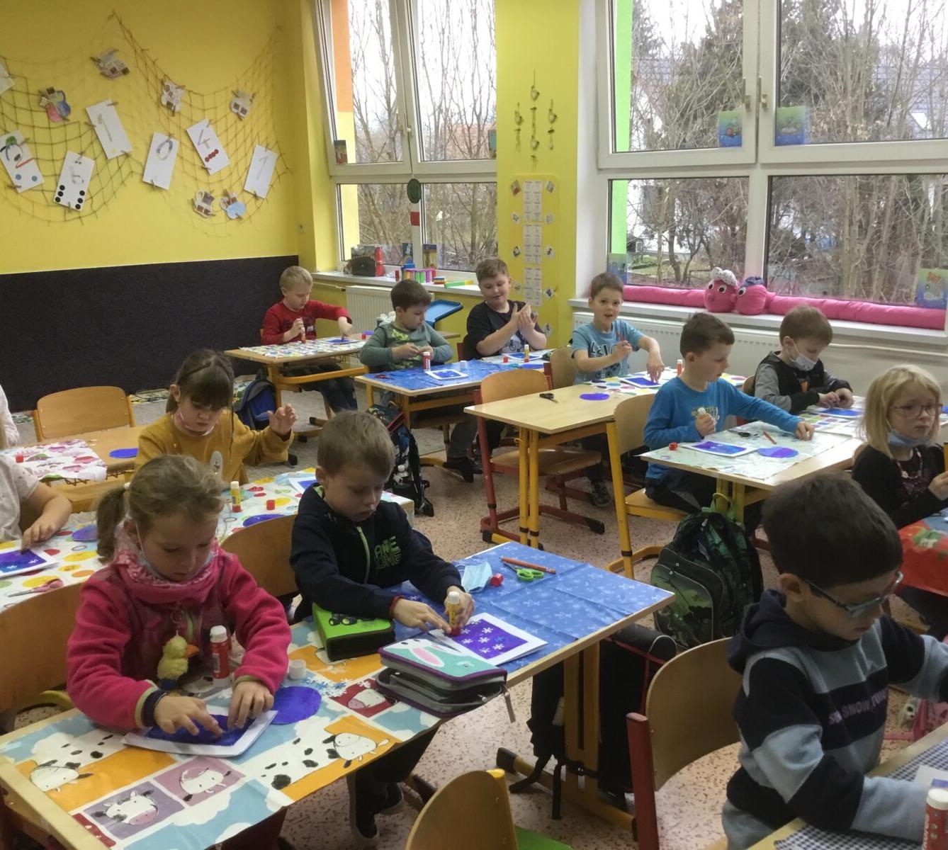 PRVŇÁČCI POKRAČUJÍ VE VÁNOČNÍM A ZIMNÍM TVOŘENÍ - 6