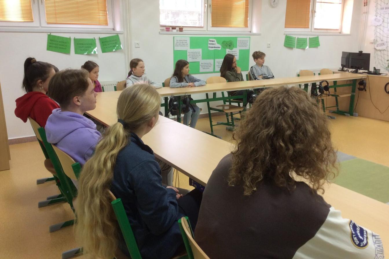 HORKÉ KŘESLO PRO PANÍ ŘEDITELKU