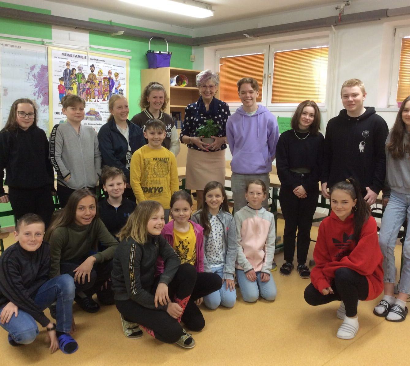 HORKÉ KŘESLO PRO PANÍ ŘEDITELKU - 5