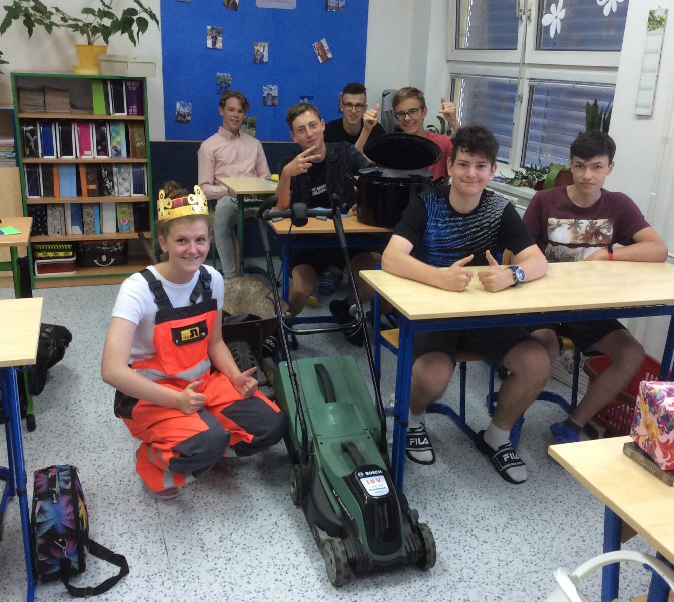 Den bez aktovek! - 2