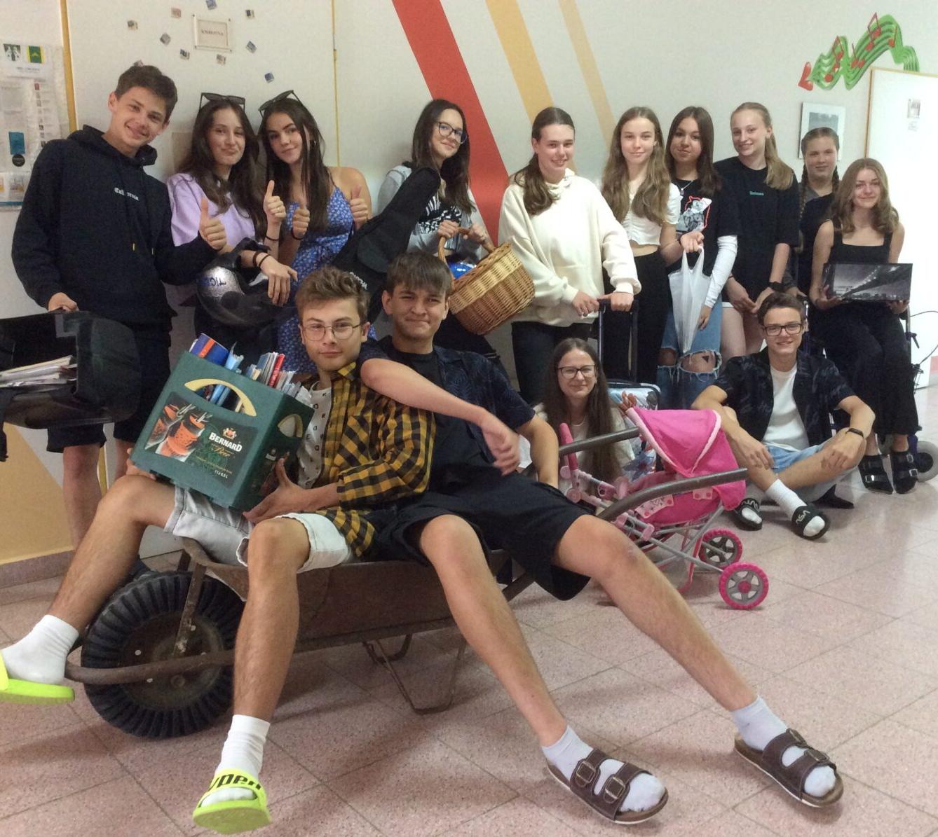 Den bez aktovek! - 17