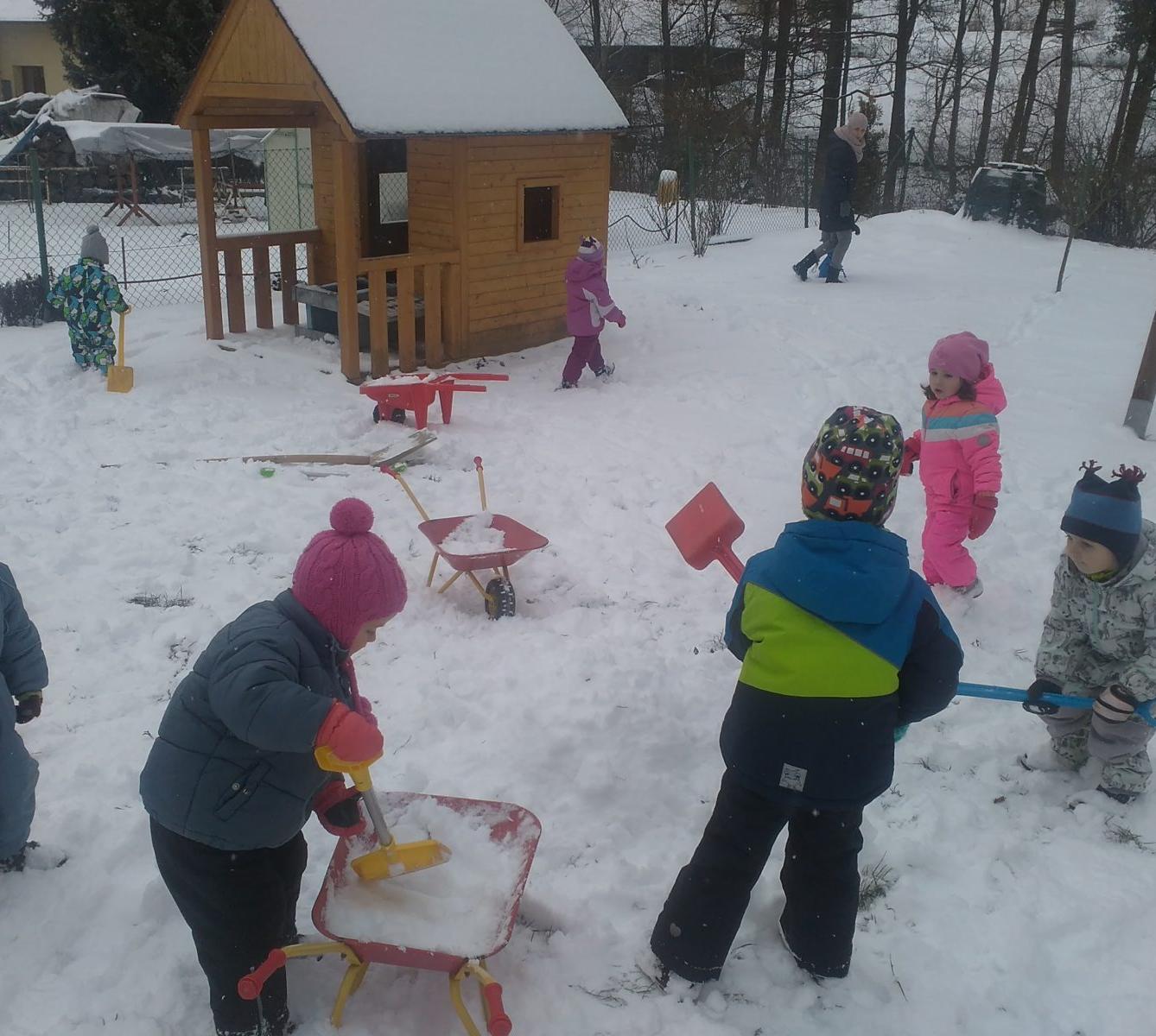 "ZIMNÍ RADOVÁNKY" - 17