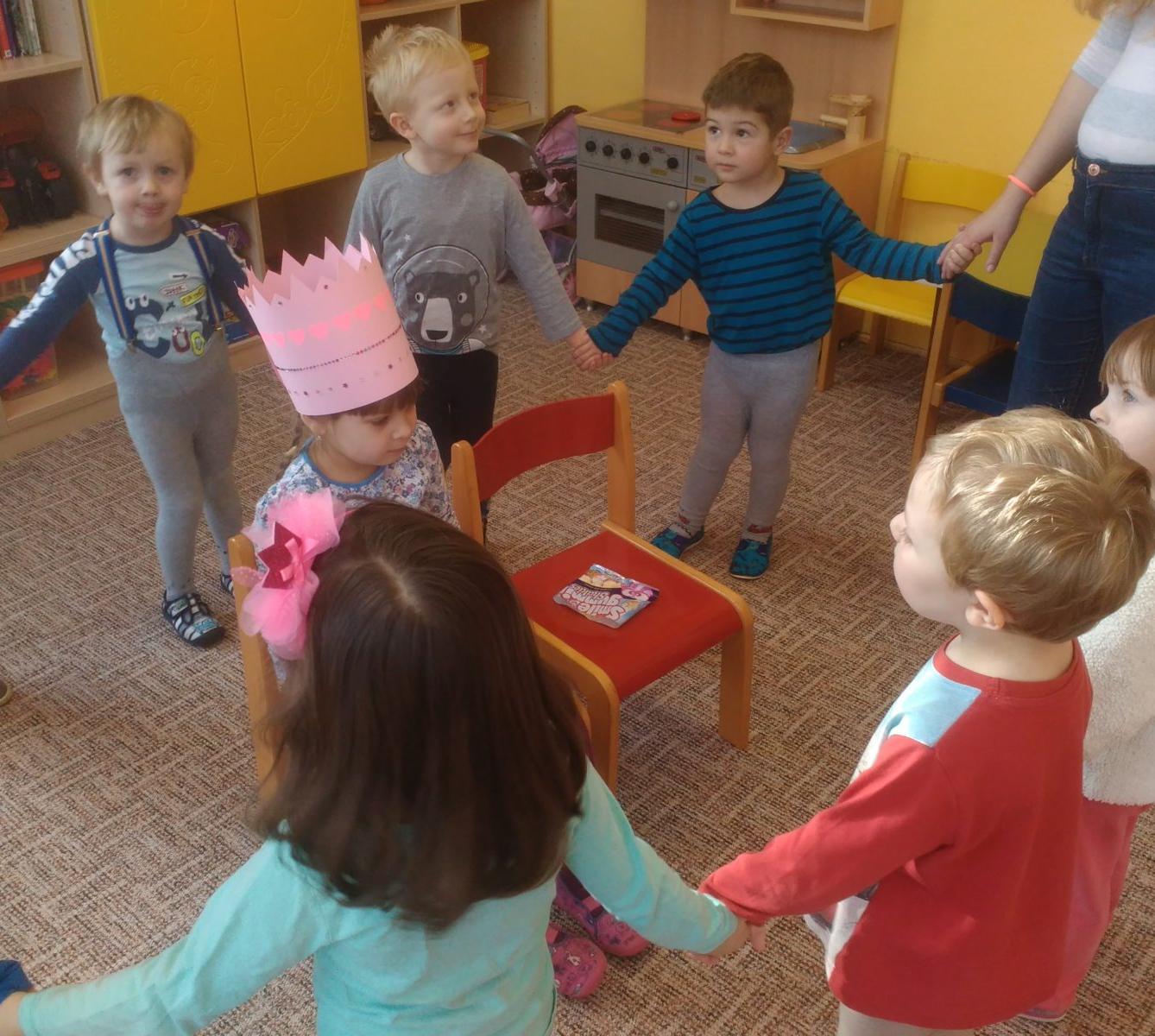 Broučci slaví: Agátka měla narozeniny - 1