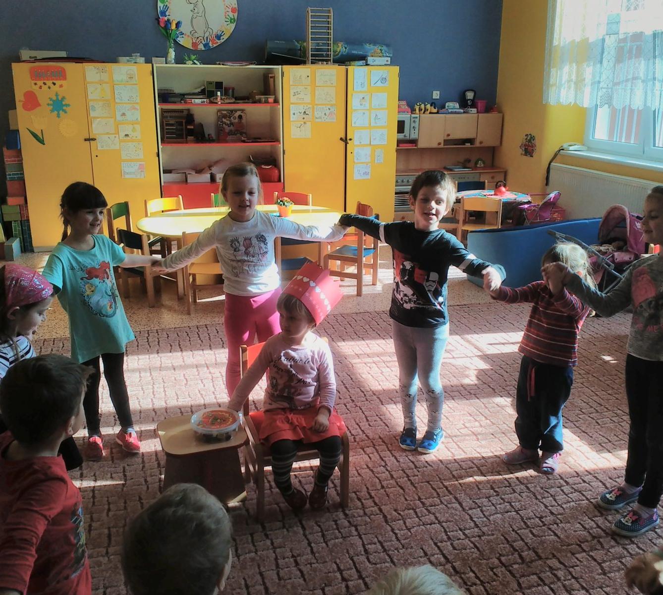 Broučci slaví: Lucinka měla narozeniny - 1