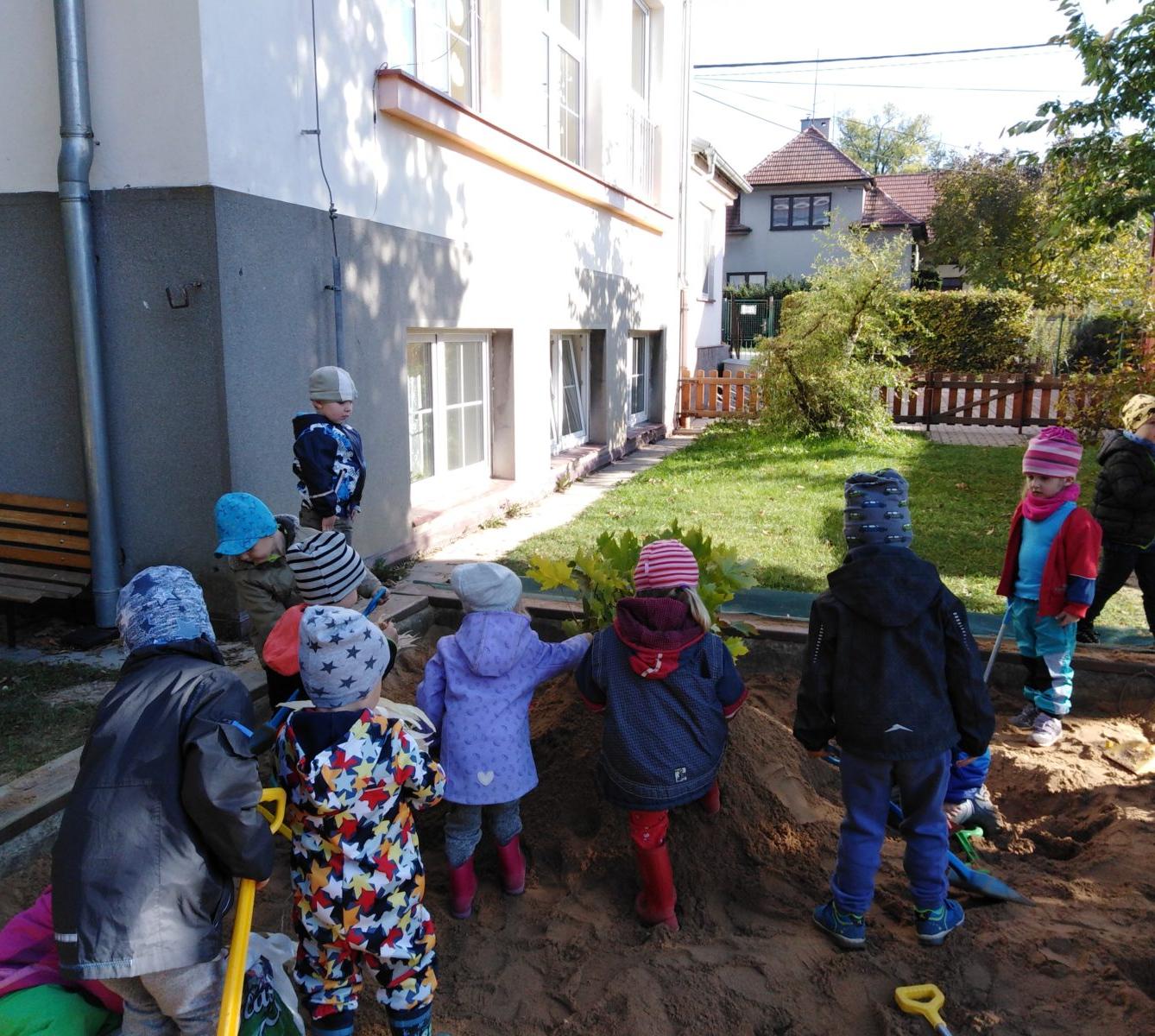 UŽÍVÁME SI ZAHRADY - 11