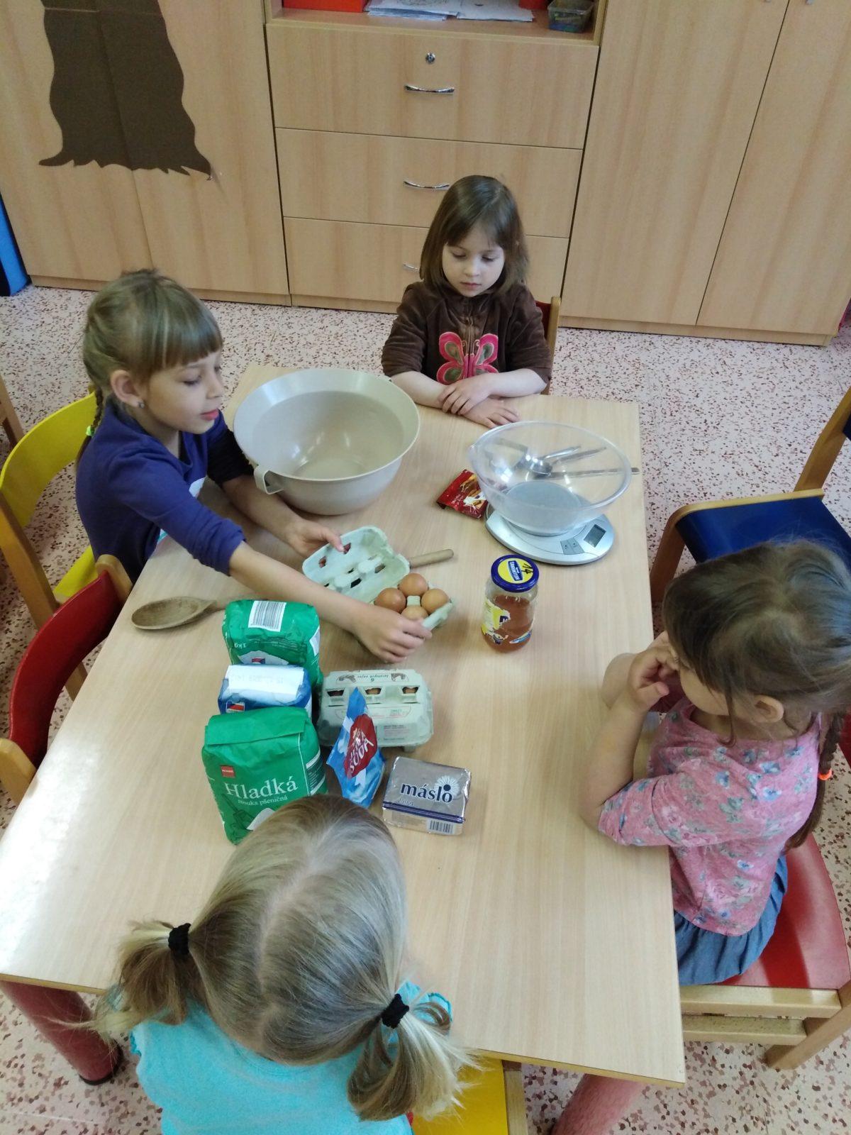 Pečení a zdobení perníčků pro maminky - 10