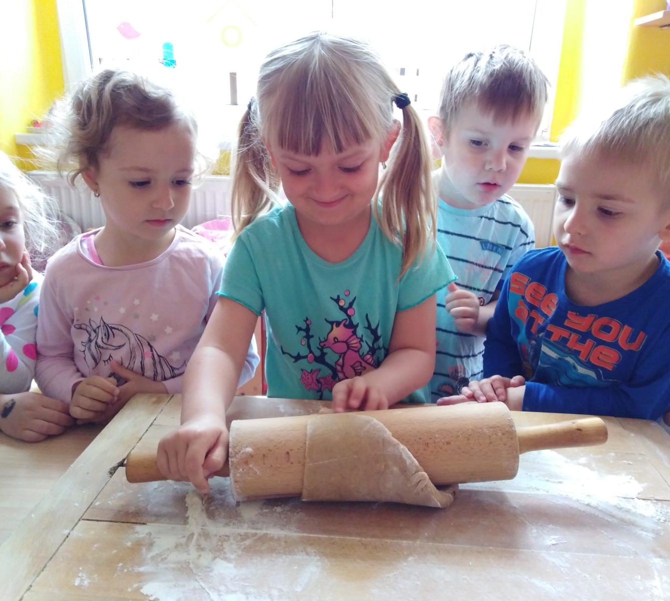 Pečení a zdobení perníčků pro maminky - 26