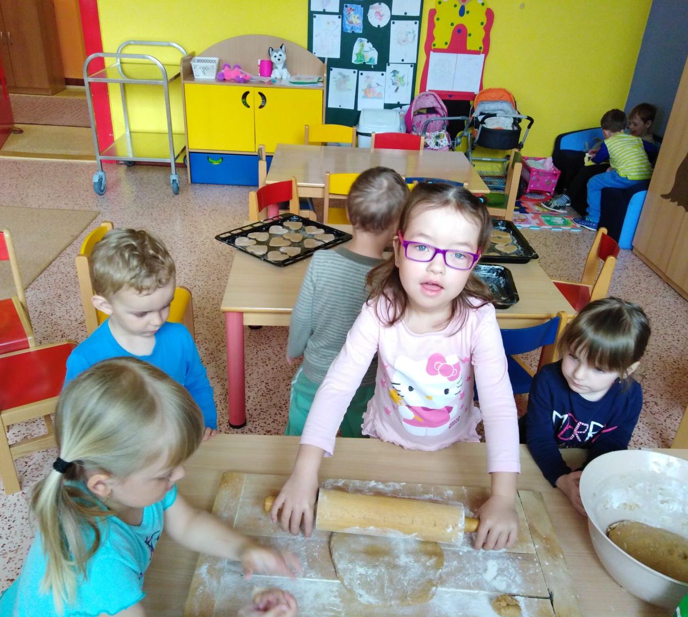 Pečení a zdobení perníčků pro maminky - 37