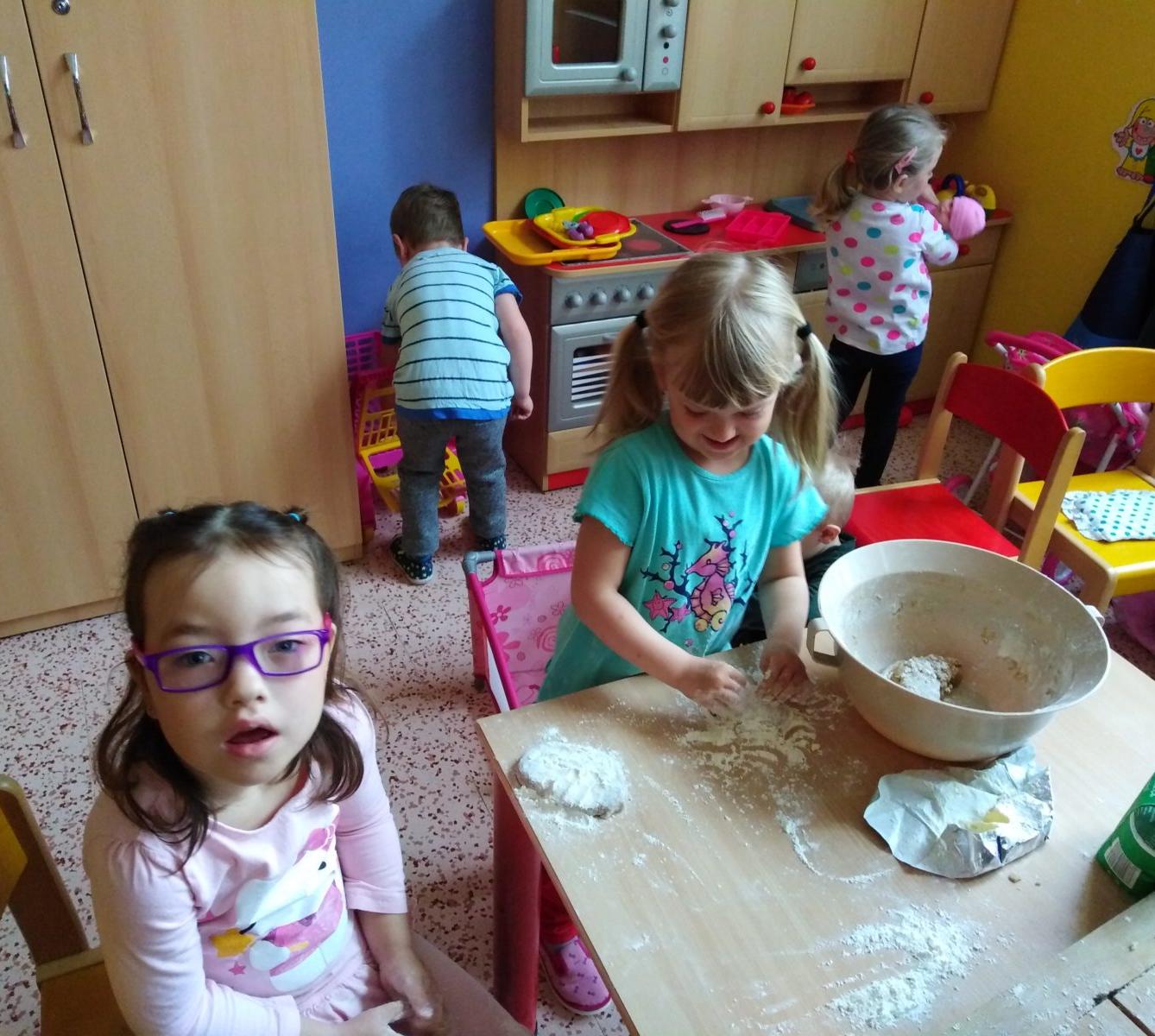 Pečení a zdobení perníčků pro maminky - 45