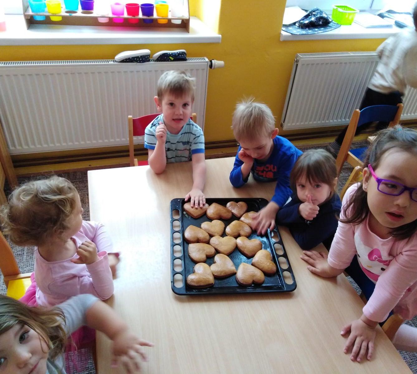 Pečení a zdobení perníčků pro maminky - 50