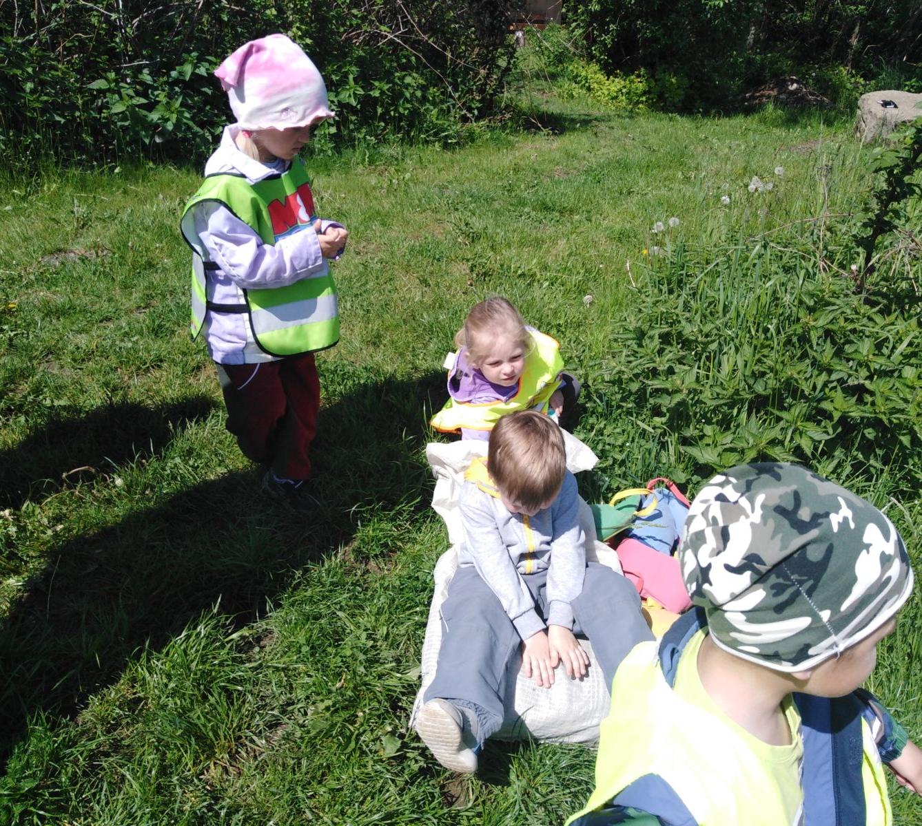 Vycházka za jeleny a návštěva lesní školky - 45