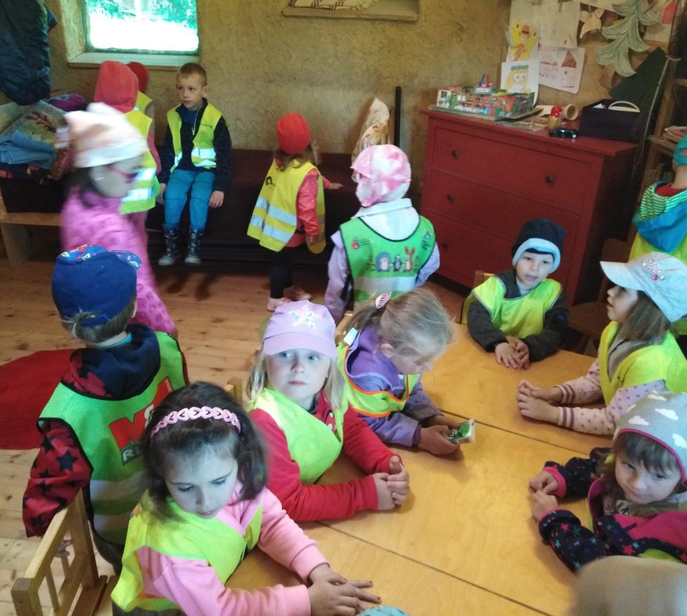 Vycházka za jeleny a návštěva lesní školky - 53