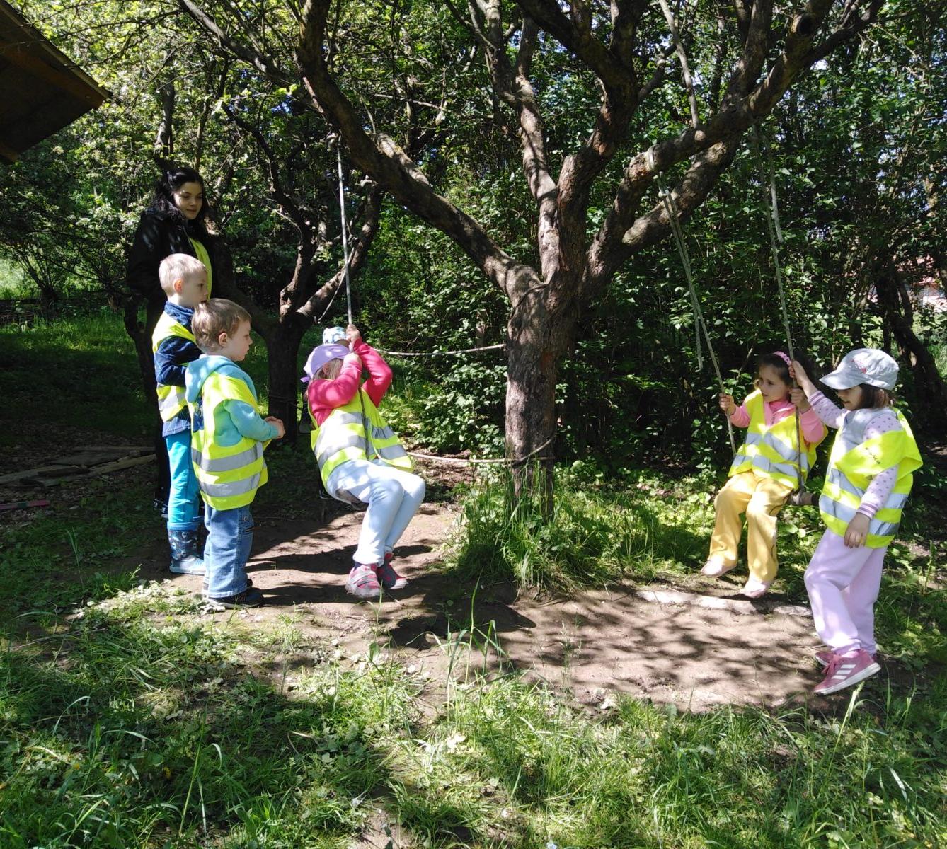 Vycházka za jeleny a návštěva lesní školky - 57