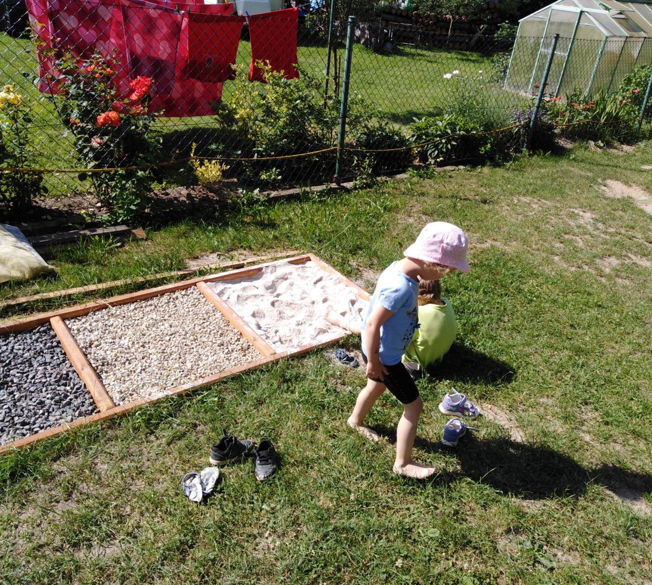 Ohlédnutí za minulým školním rokem - hry na zahradě - 10