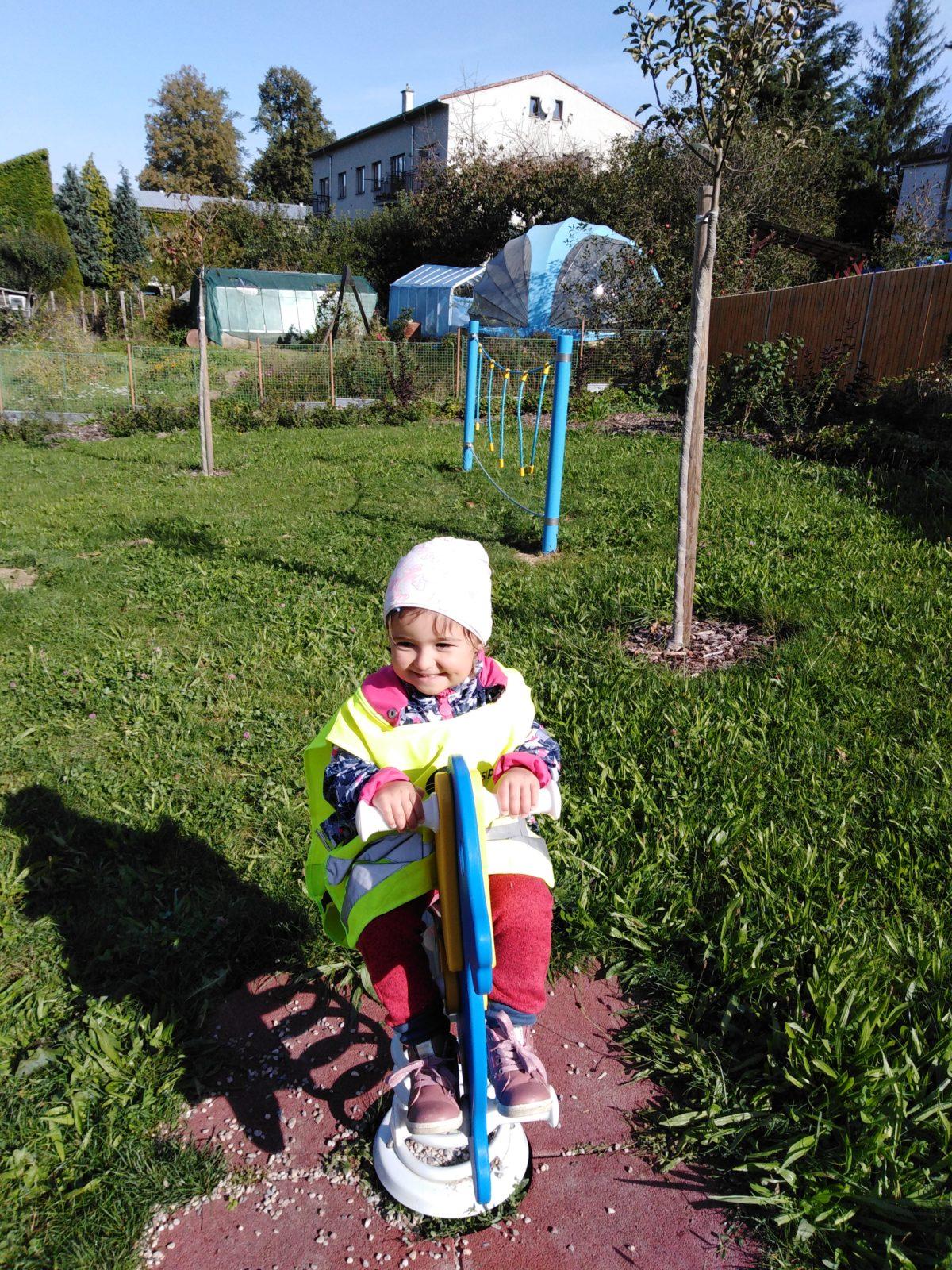 Broučci: návštěva hřiště u obecního úřadu - 20