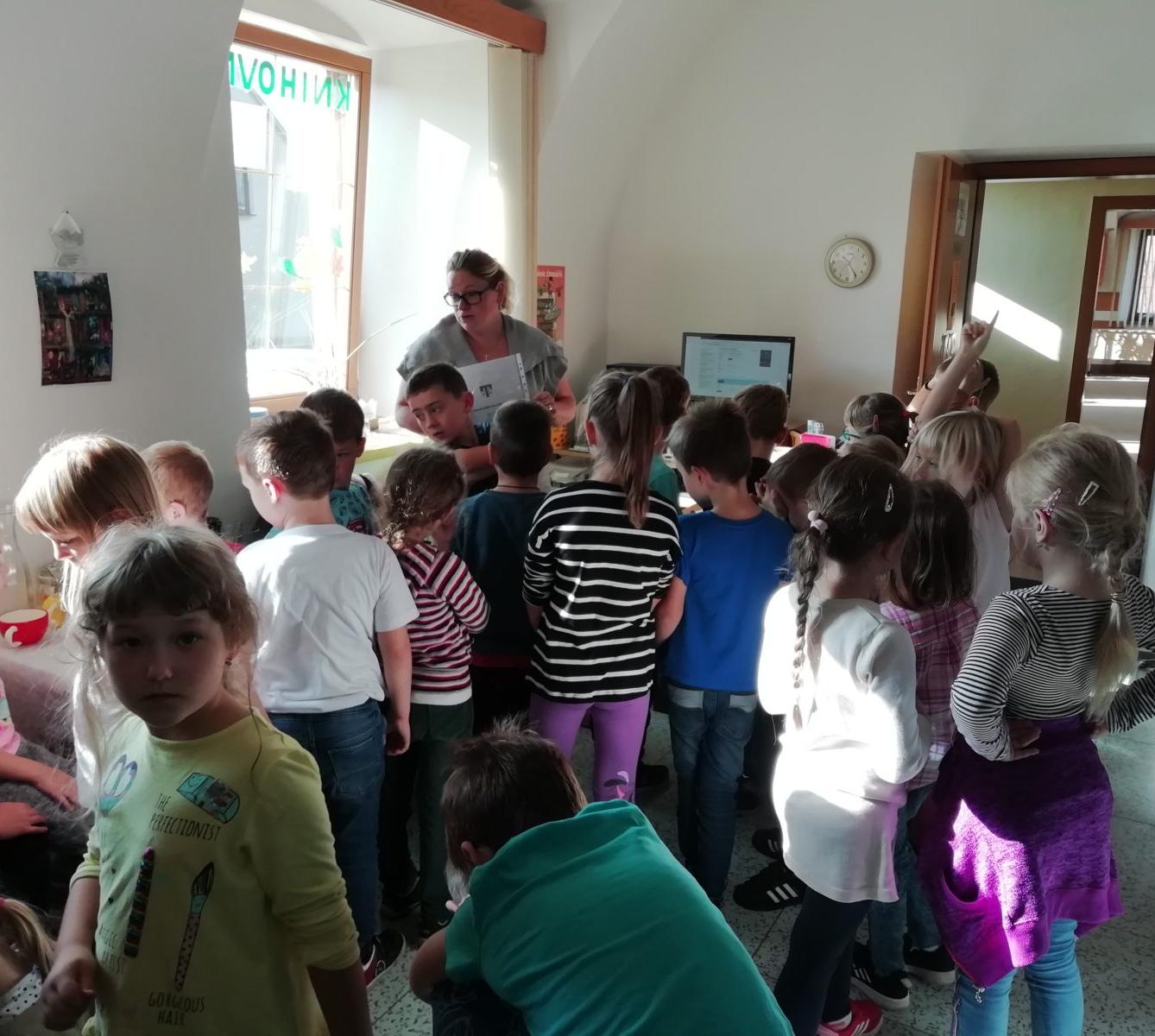Prvňáčci v Obecní knihovně v Libchavách - 1