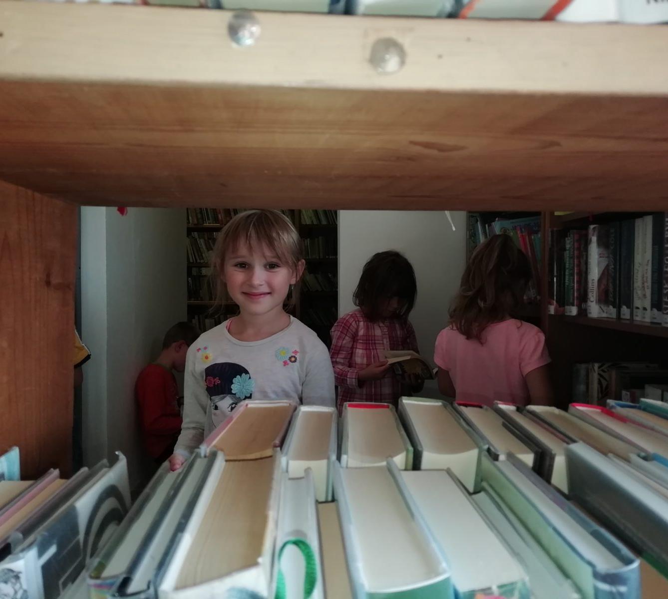 Prvňáčci v Obecní knihovně v Libchavách - 2