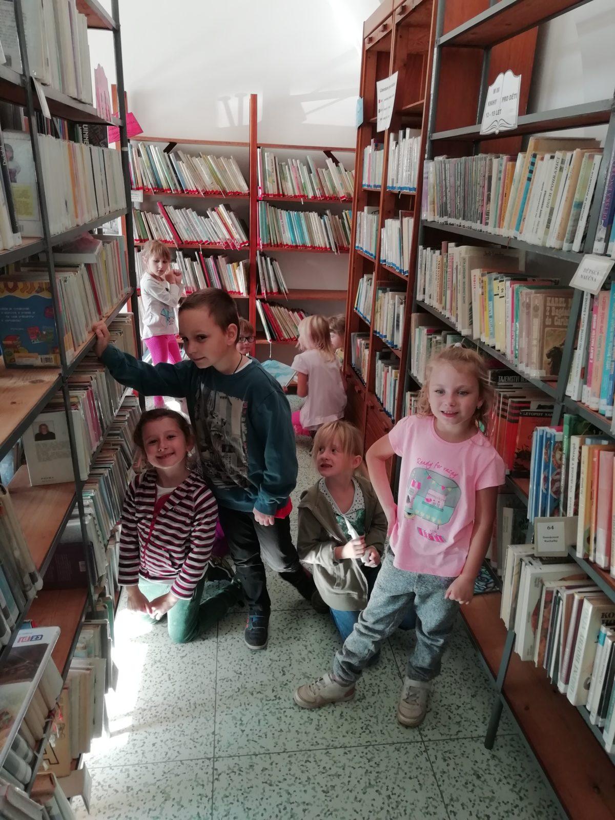 Prvňáčci v Obecní knihovně v Libchavách - 4