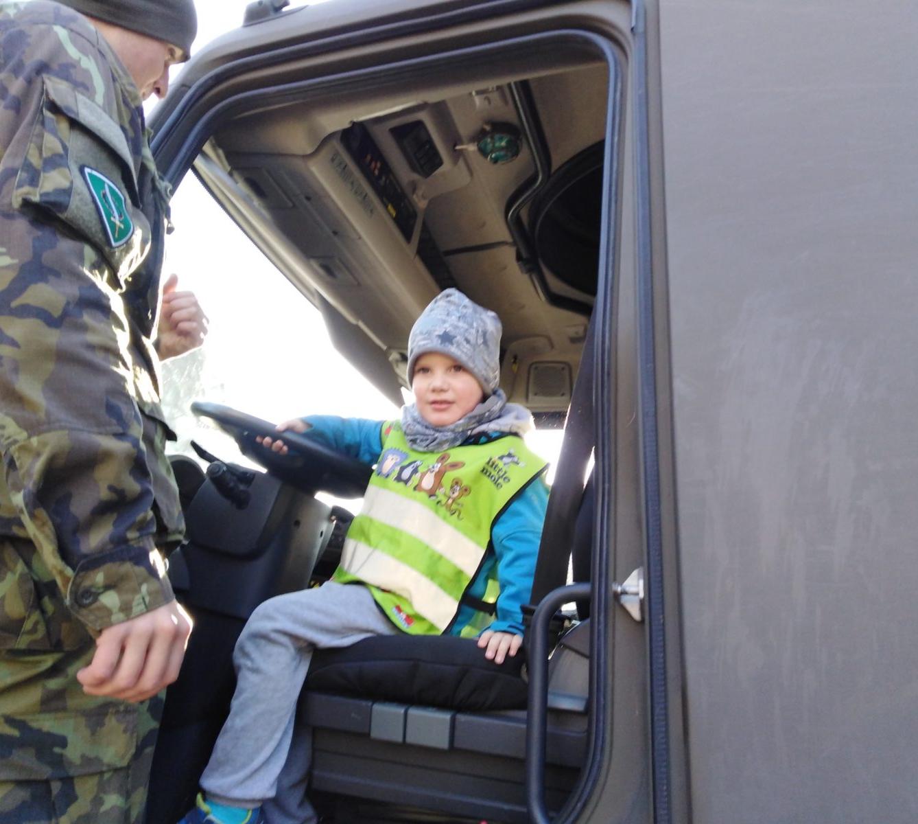 Broučci: návštěva u vojáků - 1