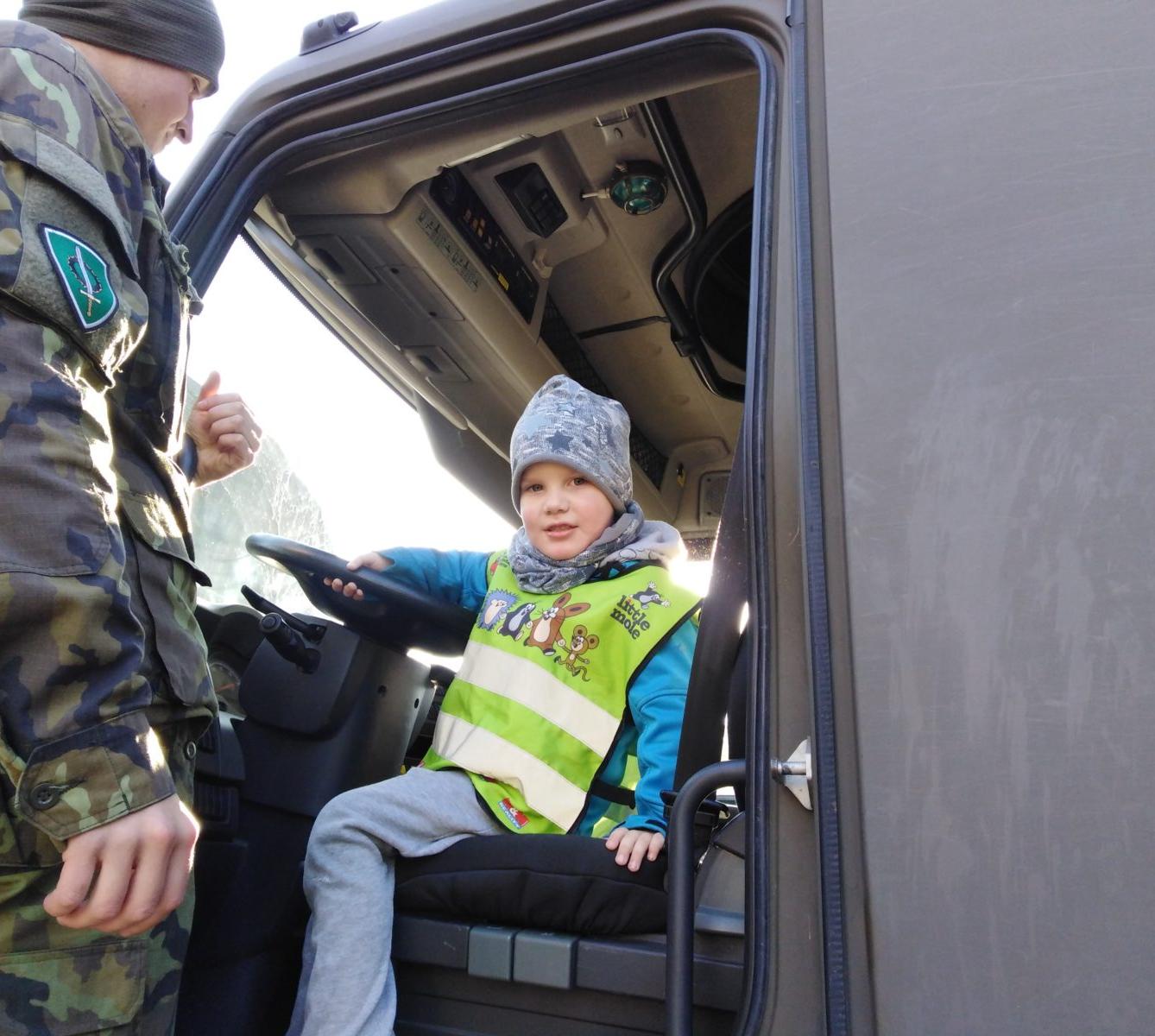 Broučci: návštěva u vojáků - 2