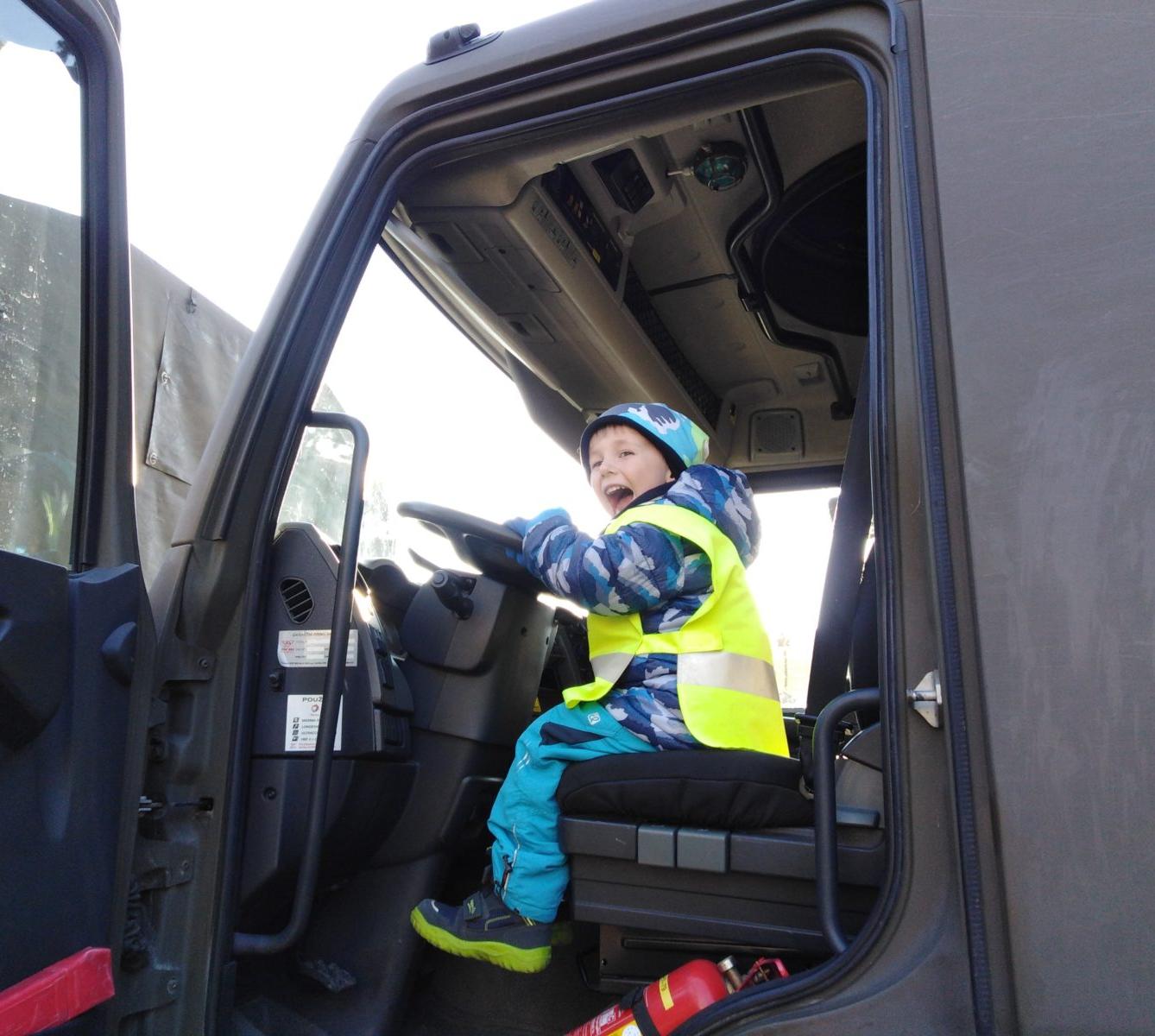 Broučci: návštěva u vojáků - 9