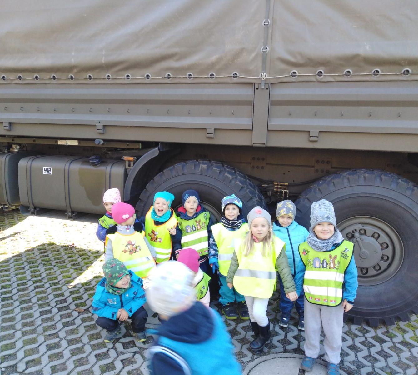 Broučci: návštěva u vojáků - 28