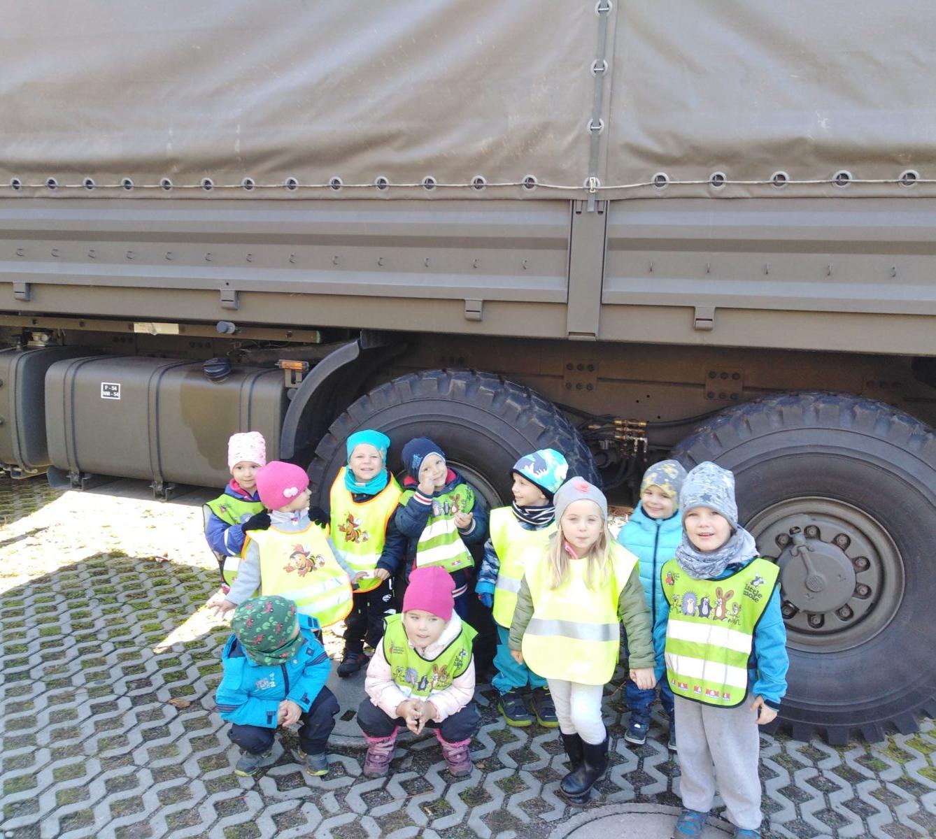 Broučci: návštěva u vojáků - 29