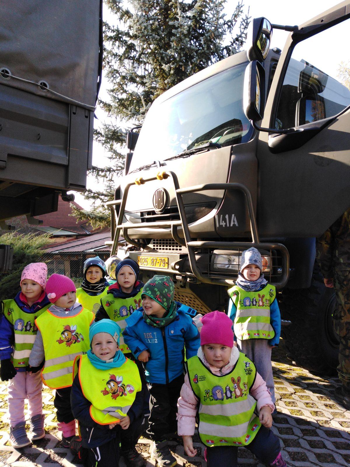 Broučci: návštěva u vojáků - 33