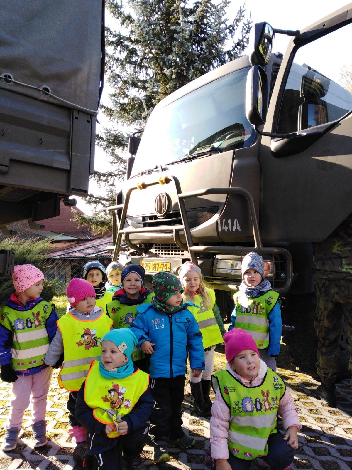 Broučci: návštěva u vojáků - 35